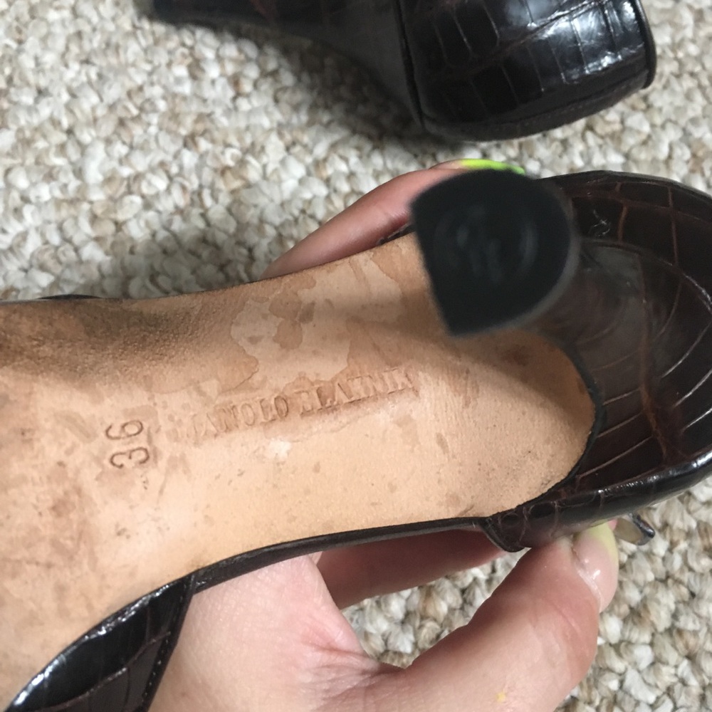 Manolo Blahnik Brown alligator D’orsay pumps (36) - Picture 8 of 8